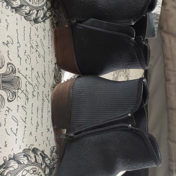 Kensie Dk Gray Zip Booties Sz 9 - Picture 2 of 5